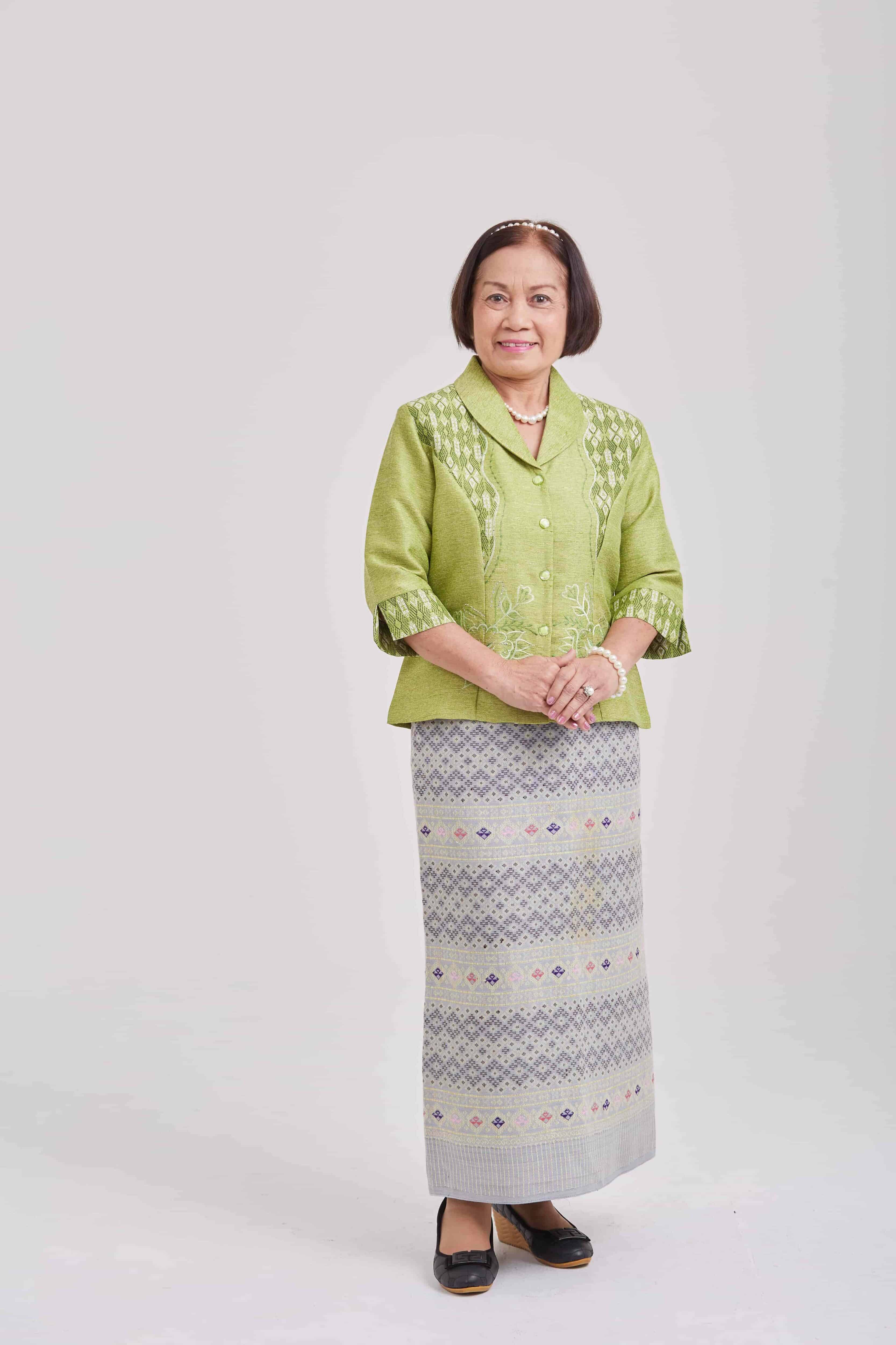 oldwomen-thaisilk-19